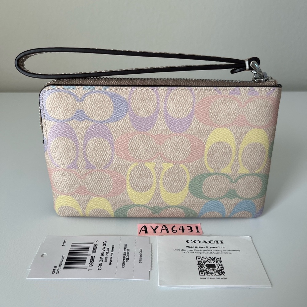 Coach wristlet🎈🎈 - Picture 3 of 7